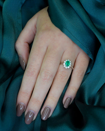 Anello Kate in Oro bianco con Smeraldo e Diamanti